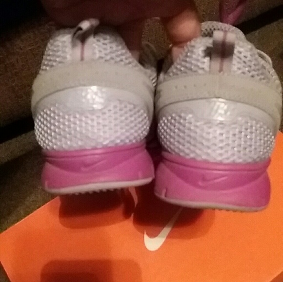 Pre Loved Women's Nike Shoes - Picture 2 of 4